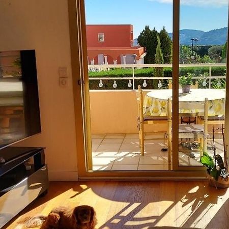Chambre Lit 2 Personnes Dans Appartement Du Logeur Mandelieu Buitenkant foto