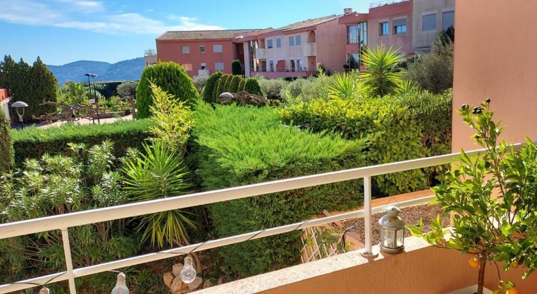 Chambre Lit 2 Personnes Dans Appartement Du Logeur Mandelieu Buitenkant foto