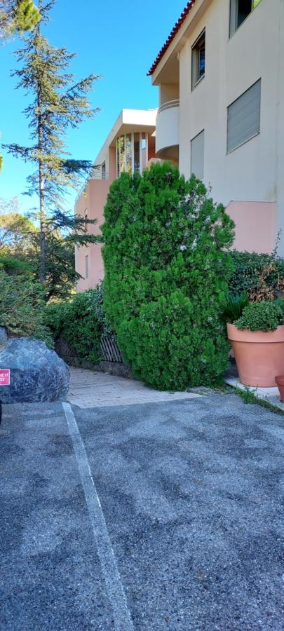 Chambre Lit 2 Personnes Dans Appartement Du Logeur Mandelieu Buitenkant foto
